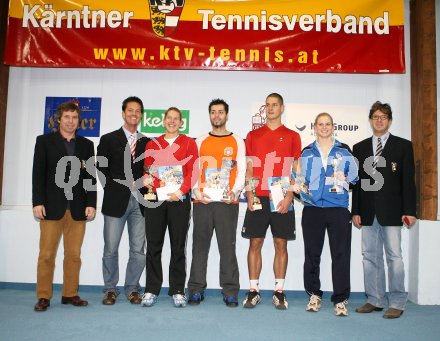 Tennis. K?rntner Hallenmeisterschaft. Gerald Hebein, Gernot Dreier, Birgit Ritschka,J?rgen G?ndera, Bertram Steinberger, Lisa Schoppitsch, Wolfgang Kaaden. Klagenfurt, am 4.1.2007.
Foto: Pewopixx/Kuess
---
pressefotos, pressefotografie, kuess, qs, qspictures, sport, bild, bilder, bilddatenbank