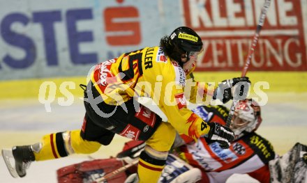 Eishockey Bundesliga. KAC gegen Vienna Capitals. Andrew Verner (KAC), David Schuller (Caps). Klagenfurt, am 16.2.2007.
Foto: Kuess
---
pressefotos, pressefotografie, kuess, qs, qspictures, sport, bild, bilder, bilddatenbank