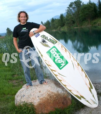 Surfen. Surfweltcup. Mario Inthal. St. Johann, am 1.6.2007.
Foto: Kuess
---
pressefotos, pressefotografie, kuess, qs, qspictures, sport, bild, bilder, bilddatenbank