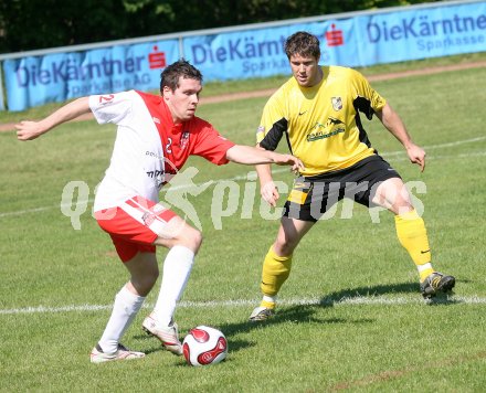 Fussball Unterliga Ost. KAC gegen Reichenau. Albin Kesselbacher (KAC), Rene Lenhardt (Reichenau). Klagenfurt, am 28.4.2007.
Foto: Kuess
---
pressefotos, pressefotografie, kuess, qs, qspictures, sport, bild, bilder, bilddatenbank