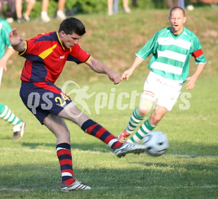 Fussball K?rntner Liga. ATUS Ferlach gegen Landskron. Adnan Bajric (Ferlach). Ferlach, am 28.4.2007.
Foto: Kuess
---
pressefotos, pressefotografie, kuess, qs, qspictures, sport, bild, bilder, bilddatenbank