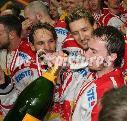 Eishockey Bundesliga. Finale. Red Bull Salzburg gegen VSV. Jubel Salzburg. Salzburg, am 5.4.2007.
Foto: Kuess
---
pressefotos, pressefotografie, kuess, qs, qspictures, sport, bild, bilder, bilddatenbank