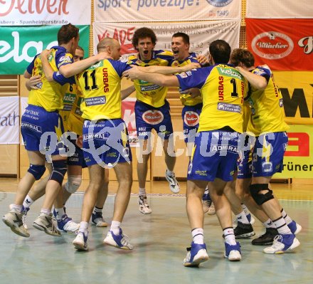 Volleyball Bundesliga. Aich/Dob gegen HYPO VBK. Jubel Aich/Dob. Bleiburg, 22.3.2007.
Foto: Kuess
---
pressefotos, pressefotografie, kuess, qs, qspictures, sport, bild, bilder, bilddatenbank