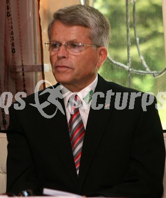 Pressekonferenz FCK neu.  Karl Hanin. Klagenfurt, am 21.4.2007.
Foto: Kuess 
---
pressefotos, pressefotografie, kuess, qs, qspictures, sport, bild, bilder, bilddatenbank