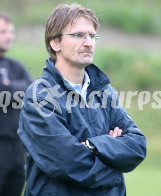 Fussball Kaerntner Liga. Lendorf gegen Bleiburg. Trainer Miha Kreutz (Bleiburg). Lendorf, am 17.5.2007.
Foto: Kuess
---
pressefotos, pressefotografie, kuess, qs, qspictures, sport, bild, bilder, bilddatenbank