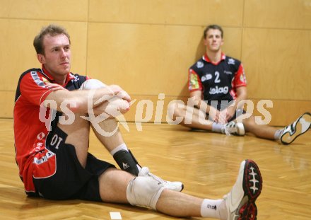 Volleyball Bundesliga. SK Aich/Dob gegen Hypo VBK Klagenfurt. Entt?uschung bei Hypo VBK. Bleiburg, am 22.3.2007.
Foto: Kuess
---
pressefotos, pressefotografie, kuess, qs, qspictures, sport, bild, bilder, bilddatenbank