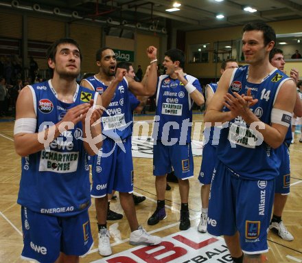 Basketball Bundesliga. W?rhersee Piraten gegen Gmunden. Jubel Gmunden. Klagenfurt, am 7.4.2007.
Foto: Kuess
---
pressefotos, pressefotografie, kuess, qs, qspictures, sport, bild, bilder, bilddatenbank