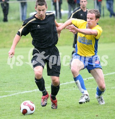 Fussball Kaerntner Liga. Lendorf gegen Bleiburg. Andreas Rohrer (Lendorf), Mario Petschnig (Bleiburg). Lendorf, am 17.5.2007.
Foto: Kuess
---
pressefotos, pressefotografie, kuess, qs, qspictures, sport, bild, bilder, bilddatenbank