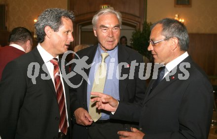 Fussball. Euro 2008. ?sterreich am Ball. Heribert Weber, Beppo Mauchart, Felix Magath. Klagenfurt, am 17.4.2007.
Foto: Kuess
---
pressefotos, pressefotografie, kuess, qs, qspictures, sport, bild, bilder, bilddatenbank