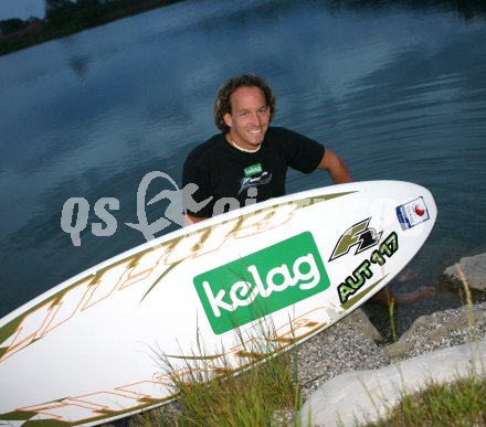 Surfen. Surfweltcup. Mario Inthal. St. Johann, am 1.6.2007.
Foto: Kuess
---
pressefotos, pressefotografie, kuess, qs, qspictures, sport, bild, bilder, bilddatenbank