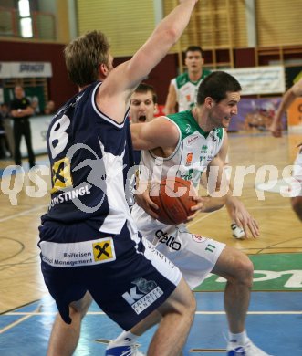 Basketball Bundesliga. W?rthersee Piraten gegen Panthers F?rstenfeld. Stjepan Gavran (Piraten), Dawid Przybyszewski (F?rstenfeld). Klagenfurt, am 22.4.2007.
Foto: Kuess
---
pressefotos, pressefotografie, kuess, qs, qspictures, sport, bild, bilder, bilddatenbank