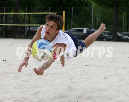 Beachvolleyball. Pressekonferenz. Xandi Huber. Klagenfurt, am 4.5.2007.
Foto: Kuess
---
pressefotos, pressefotografie, kuess, qs, qspictures, sport, bild, bilder, bilddatenbank