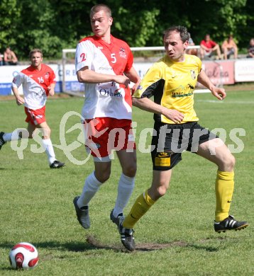 Fussball Unterliga Ost. KAC gegen Reichenau. Michael Miklautz (KAC), Miroslav Markelic (Reichenau). Klagenfurt, am 28.4.2007.
Foto: Kuess
---
pressefotos, pressefotografie, kuess, qs, qspictures, sport, bild, bilder, bilddatenbank