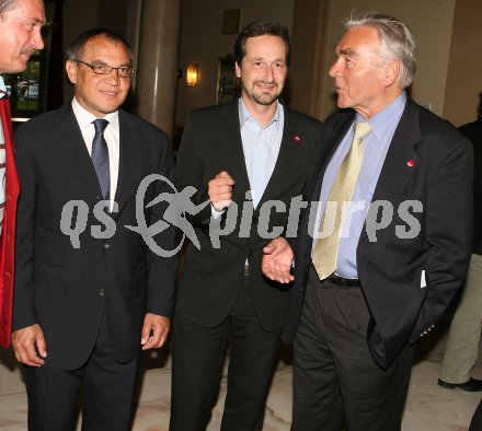 Fussball. Euro 2008. ?sterreich am Ball.  Felix Magath, Sportlandesrat Wolfgang Schantl, Beppo Mauchart. Klagenfurt, am 17.4.2007.
Foto: Kuess
---
pressefotos, pressefotografie, kuess, qs, qspictures, sport, bild, bilder, bilddatenbank