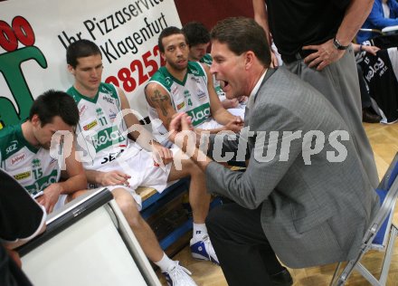 Basketball Bundesliga. W?rthersee Piraten gegen WBC Wels. Trainer Bill Magarity, Samo Grum, Stjepan Gavran, Kris Clarkson (Piraten). Klagenfurt, am 29.4.2007.
Foto: Kuess
---
pressefotos, pressefotografie, kuess, qs, qspictures, sport, bild, bilder, bilddatenbank