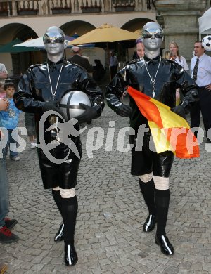 Pr?sentation der Fu?ball-Roadshow ? Enth?llung des begehbaren Fussballs. Klagenfurt, am 25.4.2007.
Foto: Kuess
---
pressefotos, pressefotografie, kuess, qs, qspictures, sport, bild, bilder, bilddatenbank