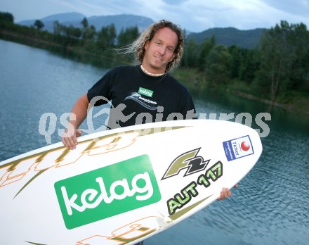 Surfen. Surfweltcup. Mario Inthal. St. Johann, am 1.6.2007.
Foto: Kuess
---
pressefotos, pressefotografie, kuess, qs, qspictures, sport, bild, bilder, bilddatenbank