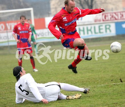 Fussball Regionalliga. Spittal gegen SAK. Daniel Trupp (Spittal), Simon Sadjak (SAK). Spittal, am, 31.3.2007.
Foto: Kuess
---
pressefotos, pressefotografie, kuess, qs, qspictures, sport, bild, bilder, bilddatenbank