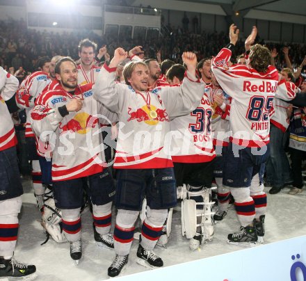 Eishockey Bundesliga. Red Bull Salzburg gegen VSV. Jubel Salzburg. Thomas Koch, Dieter Kalt. Salzburg, am 5.4.2007.
Foto: Kuess
---
pressefotos, pressefotografie, kuess, qs, qspictures, sport, bild, bilder, bilddatenbank