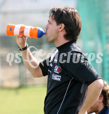 Fussball Regionalliga. SAK gegen SV Allerheiligen. Traine Udo Kleindienst (Allerheiligen). Klagenfurt, am 7.4.2007.
Foto: Kuess
---
pressefotos, pressefotografie, kuess, qs, qspictures, sport, bild, bilder, bilddatenbank