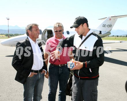 Tennis. Landeshauptmann Joerg Haider empfaengt Andy Roddick und Ronnie Leitgeb am Flughafen Klagenfurt. Klagenfurt, am 19.5.2007.
Foto: Kuess
---
pressefotos, pressefotografie, kuess, qs, qspictures, sport, bild, bilder, bilddatenbank