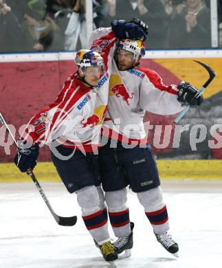 Eishockey Bundesliga. Red Bull Salzburg gegen VSV. Torjubel Salzburg. Juha Lind, Thomas Koch. Salzburg, am 5.4.2007.
Foto: Kuess
---
pressefotos, pressefotografie, kuess, qs, qspictures, sport, bild, bilder, bilddatenbank