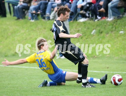 Fussball Kaerntner Liga. Lendorf gegen Bleiburg. Lukas K?stenberger (Lendorf), Rok Pavlicic (Bleiburg). Lendorf, am 17.5.2007.
Foto: Kuess
---
pressefotos, pressefotografie, kuess, qs, qspictures, sport, bild, bilder, bilddatenbank