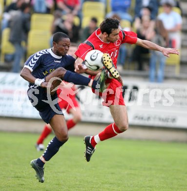 Fussball Regionalliga. Feldkirchen gegen Perg. Maxwell Siaw (Feldkirchen), Murat Kaba (Perg). Feldkirchen, am 20.4.2007.
Foto: Kuess 
---
pressefotos, pressefotografie, kuess, qs, qspictures, sport, bild, bilder, bilddatenbank