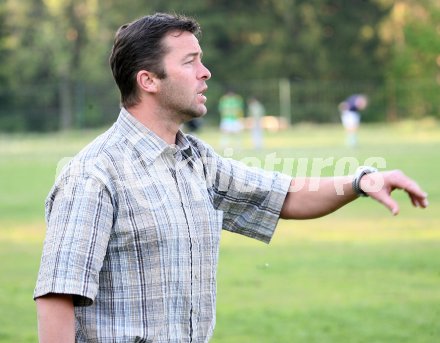 Fussball K?rntner Liga. ATUS Ferlach gegen Landskron. Trainer Wolfgang Robatsch (Landskron). Ferlach, am 28.4.2007.
Foto: Kuess
---
pressefotos, pressefotografie, kuess, qs, qspictures, sport, bild, bilder, bilddatenbank