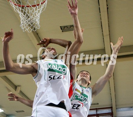 Basketball Bundesliga. W?rthersee Piraten gegen WBC Wels. Kris Clarkson, Stjepan Gavran (Piraten). Klagenfurt, am 29.4.2007.
Foto: Kuess
---
pressefotos, pressefotografie, kuess, qs, qspictures, sport, bild, bilder, bilddatenbank