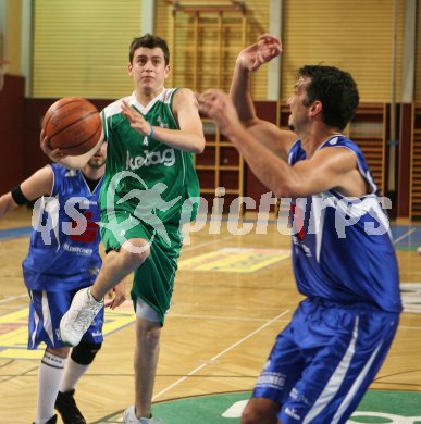 Basketball K?rntner Liga. W?rthersee Piraten gegen Feldkirchen. Breithuber (Piraten), Rasic (Feldkirchen). Klagenfurt, am 12.5.2007.
Foto: Kuess 
---
pressefotos, pressefotografie, kuess, qs, qspictures, sport, bild, bilder, bilddatenbank