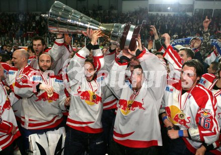 Eishockey Bundesliga. Red Bull Salzburg gegen VSV. Jubel Salzburg. Thomas Koch. Salzburg, am 5.4.2007.
Foto: Kuess
---
pressefotos, pressefotografie, kuess, qs, qspictures, sport, bild, bilder, bilddatenbank