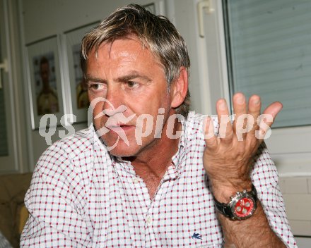 Fussball. Red Zac Liga. FC K?rnten gegen Kapfenberg. Trainer Walter Schachner (FCK). Klagenfurt, am 27.4.2007.
Foto: Kuess 
---
pressefotos, pressefotografie, kuess, qs, qspictures, sport, bild, bilder, bilddatenbank