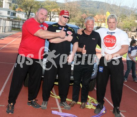 Kraftsport. Weltrekordversuch. Hubert D?rer, Martin Torker, Landessportdirektor Reinhard Tellian, Christian Urbanc. Villach, am 14.4.2007.
Foto: Kuess
---
pressefotos, pressefotografie, kuess, qs, qspictures, sport, bild, bilder, bilddatenbank