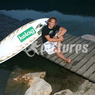 Surfen. Surfweltcup. Mario Inthal. St. Johann, am 1.6.2007.
Foto: Kuess
---
pressefotos, pressefotografie, kuess, qs, qspictures, sport, bild, bilder, bilddatenbank