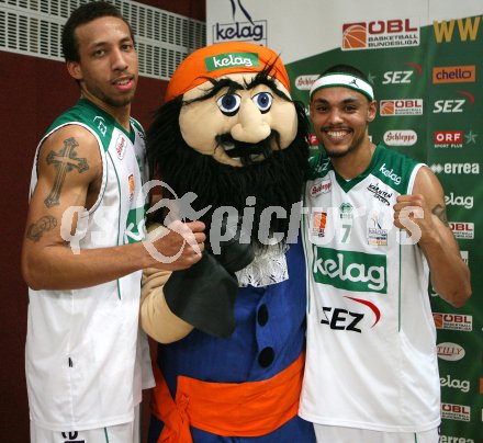 Basketball Bundesliga. W?rthersee Piraten gegen Panthers F?rstenfeld. Kris Clarkson, Anthony Shavies (Piraten). Klagenfurt, am 22.4.2007.
Foto: Kuess
---
pressefotos, pressefotografie, kuess, qs, qspictures, sport, bild, bilder, bilddatenbank