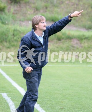 Fussball Kaerntner Liga. Lendorf gegen Bleiburg. Trainer Miha Kreutz (Bleiburg). Lendorf, am 17.5.2007.
Foto: Kuess
---
pressefotos, pressefotografie, kuess, qs, qspictures, sport, bild, bilder, bilddatenbank