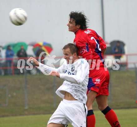 Fussball Regionalliga. Spittal gegen SAK. Sandro Michael Ebner (Spittal), Christian Hutter (SAK). Spittal, am, 31.3.2007.
Foto: Kuess
---
pressefotos, pressefotografie, kuess, qs, qspictures, sport, bild, bilder, bilddatenbank