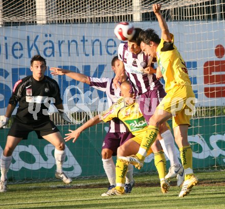 Fussball Red Zac. FC Kaernten gegen Austria Amateure. Gerald Strafner (FCK), Netzer (Austria). Klagenfurt, am 18.5.2007.
Foto: Kuess
---
pressefotos, pressefotografie, kuess, qs, qspictures, sport, bild, bilder, bilddatenbank