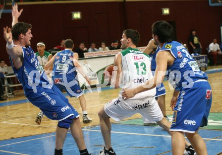 Basketball Bundesliga. W?rthersee Piraten gegen Swans Gmunden. Srdan Helbich (Piraten), Florian Sch?ninger (Gmunden). Klagenfurt, am 4.7.2007.
Foto: Kuess
---
pressefotos, pressefotografie, kuess, qs, qspictures, sport, bild, bilder, bilddatenbank