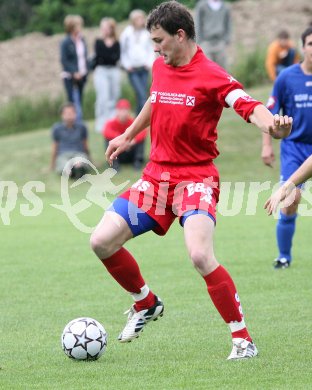 Fussball Unterliga Ost. K?ttmannsdorf gegen DSG Sele/Zell. Peter Oraze (Zell). K?ttmannsdorf, am 28.5.2007.
Foto: Kuess
---
pressefotos, pressefotografie, kuess, qs, qspictures, sport, bild, bilder, bilddatenbank