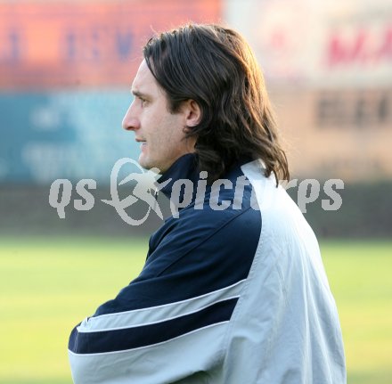 Fu?ball Regionalliga. SK St. Andr?/Lavanttal gegen FC Blau-Wei? Linz. Trainer Samir Hasanovic (Linz). St. Andr?, 8.4.2007.
Foto: Kuess
---
pressefotos, pressefotografie, kuess, qs, qspictures, sport, bild, bilder, bilddatenbank