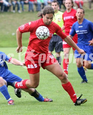 Fussball Unterliga Ost. K?ttmannsdorf gegen DSG Sele/Zell. Ivan Kelih (Zell). K?ttmannsdorf, am 28.5.2007.
Foto: Kuess
---
pressefotos, pressefotografie, kuess, qs, qspictures, sport, bild, bilder, bilddatenbank