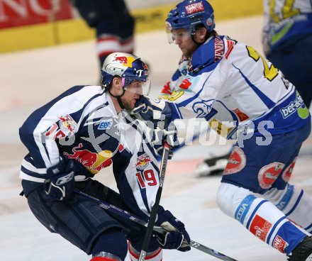 Eishockey Bundesliga. VSV gegen Red Bull Salzburg. Mickey Elick (VSV), Gregor Hager (Salzburg) . Villach, am 3.4.2007.
Foto: Kuess
---
pressefotos, pressefotografie, kuess, qs, qspictures, sport, bild, bilder, bilddatenbank