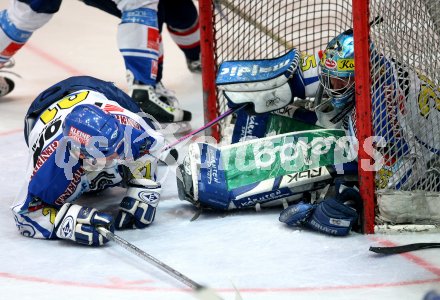 Eishockey Bundesliga. VSV gegen Red Bull Salzburg. Nikolaus Petrik, Gert Prohaska (VSV) . Villach, am 3.4.2007.
Foto: Kuess
---
pressefotos, pressefotografie, kuess, qs, qspictures, sport, bild, bilder, bilddatenbank