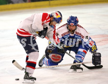 Eishockey Bundesliga. Red Bull Salzburg gegen VSV.Thomas Koch (Salzburg), Herbert Hohenberger (VSV). Salzburg, am 5.4.2007.
Foto: Kuess
---
pressefotos, pressefotografie, kuess, qs, qspictures, sport, bild, bilder, bilddatenbank