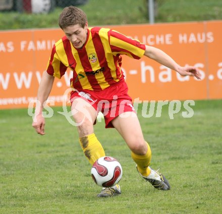 Fussball. K?rntner Liga. ATSV Wolfsberg gegen Lendorf. Florian Rabensteiner (Wolfsberg). Wolfsberg, am 8.4.2007.
Foto: Kuess
---
pressefotos, pressefotografie, kuess, qs, qspictures, sport, bild, bilder, bilddatenbank