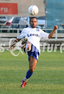 Fu?ball Regionalliga. SK St. Andr?/Lavanttal gegen FC Blau-Wei? Linz. Valentine Duru (Linz). St. Andr?, 8.4.2007.
Foto: Kuess
---
pressefotos, pressefotografie, kuess, qs, qspictures, sport, bild, bilder, bilddatenbank