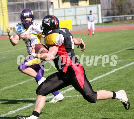 American Football. Carinthian Black Lions gegen Vienna Vikings. Steve Silva (Black Lions). Villach, am 14.4.2007.
Foto: Kuess
---
pressefotos, pressefotografie, kuess, qs, qspictures, sport, bild, bilder, bilddatenbank