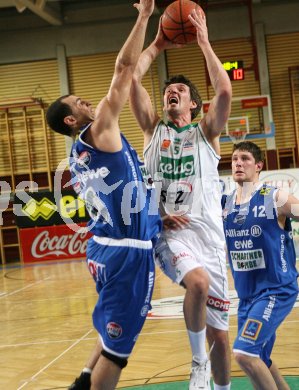 Basketball Bundesliga. W?rhersee Piraten gegen Gmunden. Selmir Husanovic (Piraten), Ian Boylan, Matthias Mayer (Gmunden). Klagenfurt, am 7.4.2007.
Foto: Kuess
---
pressefotos, pressefotografie, kuess, qs, qspictures, sport, bild, bilder, bilddatenbank